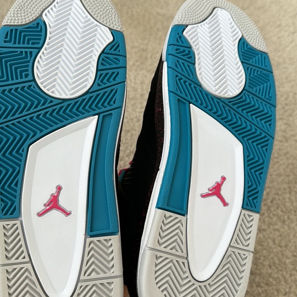 Jordan 4 Retro - Picture 4 of 8